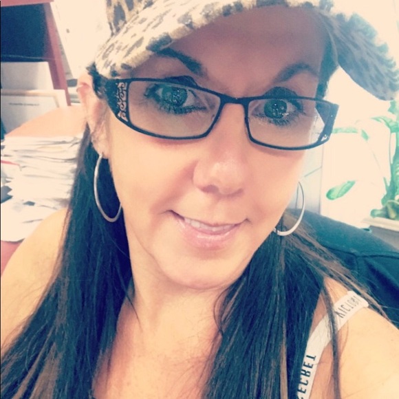 Meet your Posher, Heather - Picture 1 of 1